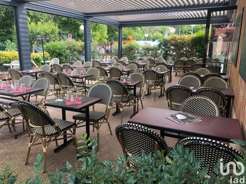 Brasserie-type bar of 160 m² in Étiolles (91450)