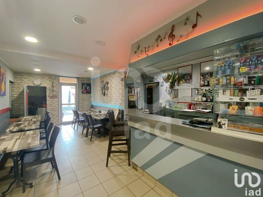 Bar of 166 m² in Montluçon (03100)