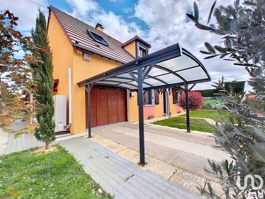 House 6 rooms of 135 m² in Vaux-le-Pénil (77000)