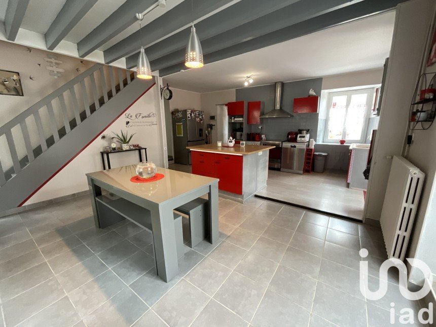 Village house 6 rooms of 169 m² in Chauray (79180)