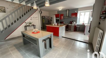 Village house 6 rooms of 169 m² in Chauray (79180)