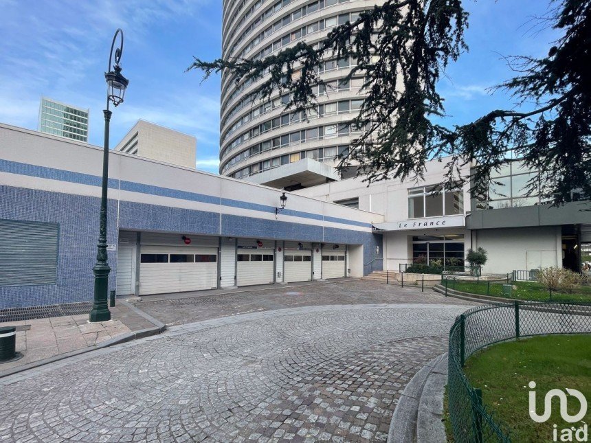 Parking of 11 m² in Puteaux (92800)