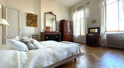 Appartement 5 pièces de 142 m² à Bordeaux (33300)