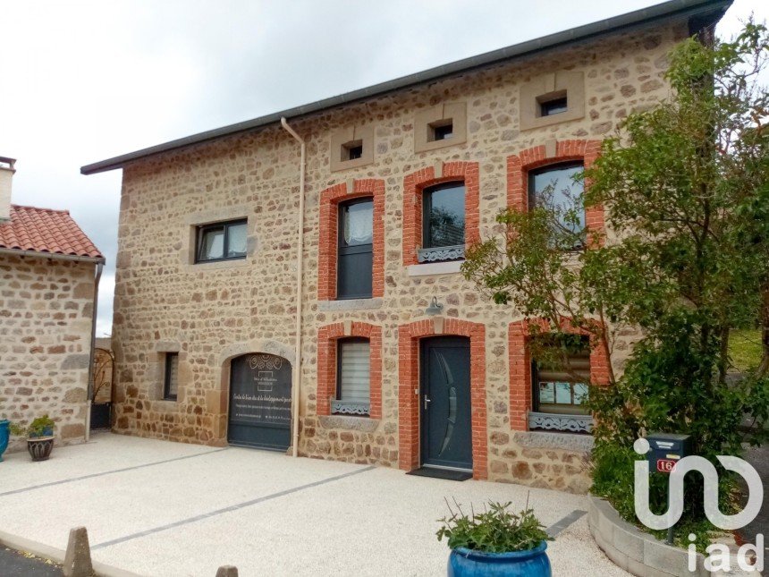 Maison de village 5 pièces de 194 m² à Saint-Pal-de-Chalencon (43500)