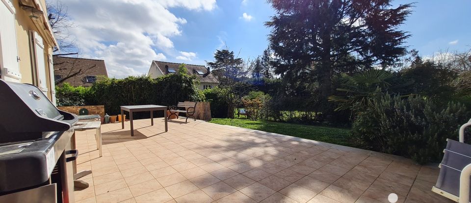 Traditional house 7 rooms of 138 m² in Saint-Fargeau-Ponthierry (77310)