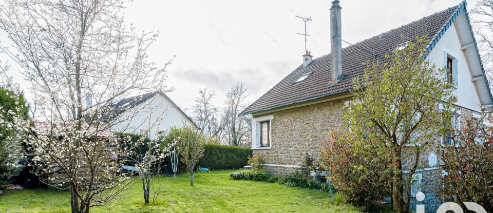 Traditional house 5 rooms of 115 m² in Orgeval (78630)