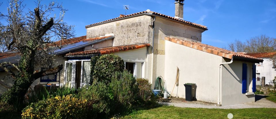 Traditional house 3 rooms of 75 m² in Chaniers (17610)