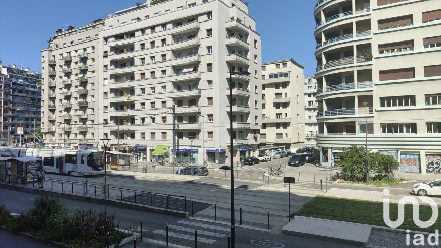 Appartement 2 pièces de 64 m² à Grenoble (38100)