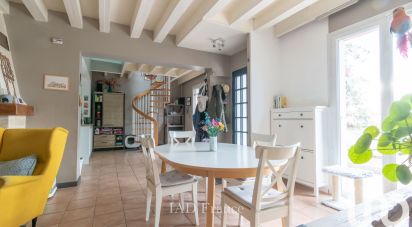 House 4 rooms of 105 m² in Chanteloup-les-Vignes (78570)