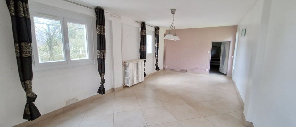 House 8 rooms of 235 m² in Les Bordes (45460)