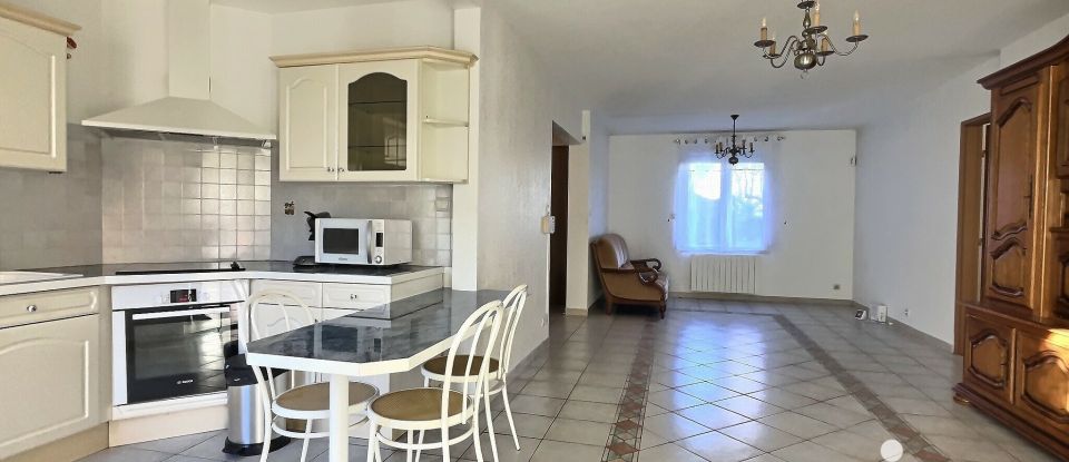 Apartment 3 rooms of 81 m² in Saint-Martin-de-Crau (13310)