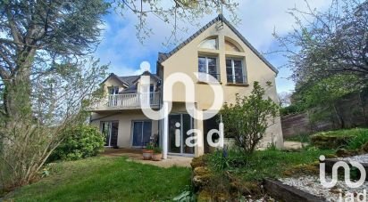 Traditional house 7 rooms of 180 m² in Gif-sur-Yvette (91190)