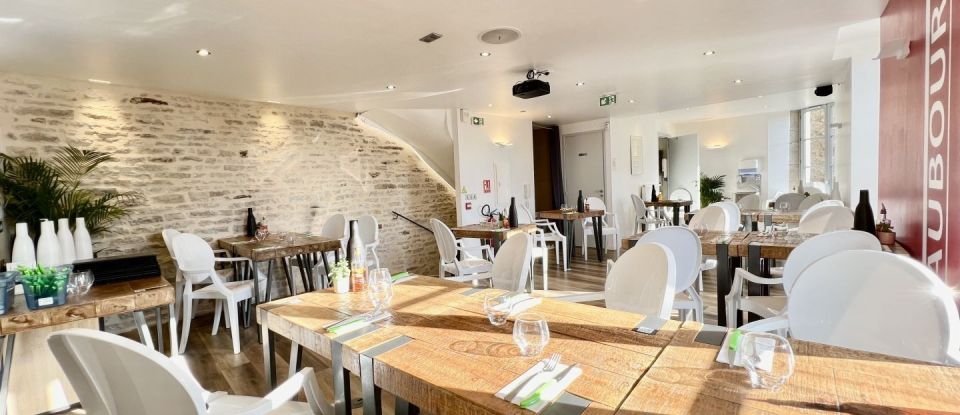 Restaurant of 168 m² in Noyers (89310)