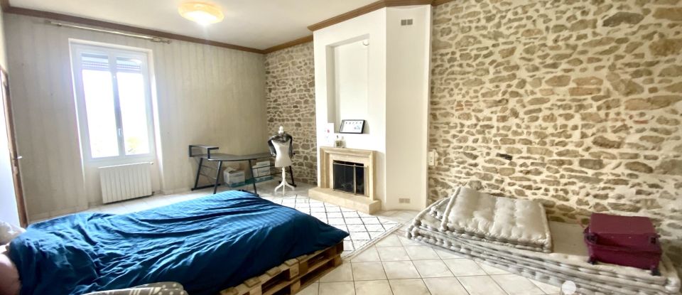 Maison traditionnelle 6 pièces de 245 m² à Saint-Jouvent (87510)