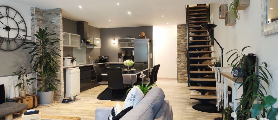 Apartment 3 rooms of 84 m² in Buchères (10800)