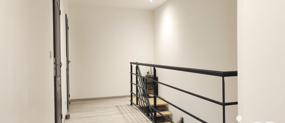Apartment 3 rooms of 84 m² in Buchères (10800)