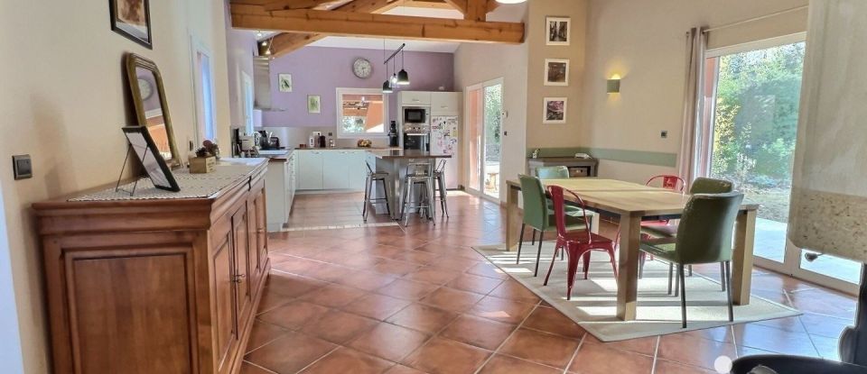Traditional house 6 rooms of 160 m² in Jouques (13490)