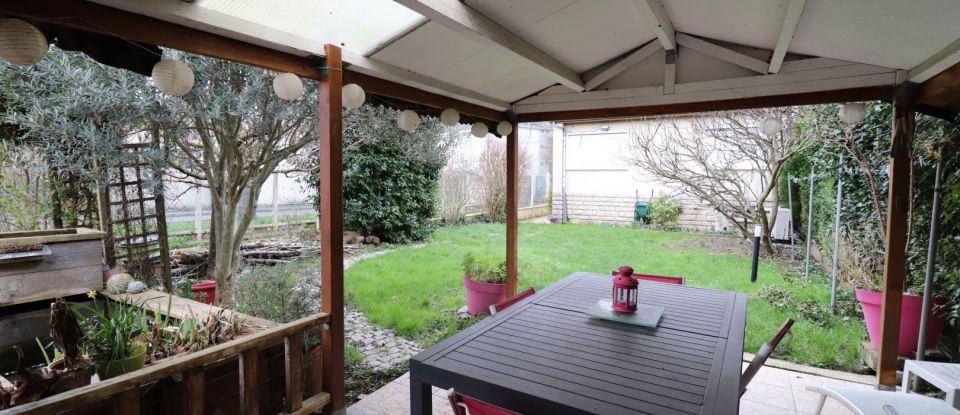 House 6 rooms of 132 m² in Chilly-Mazarin (91380)