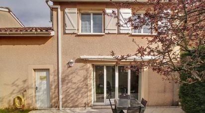 House 5 rooms of 89 m² in Chassieu (69680)