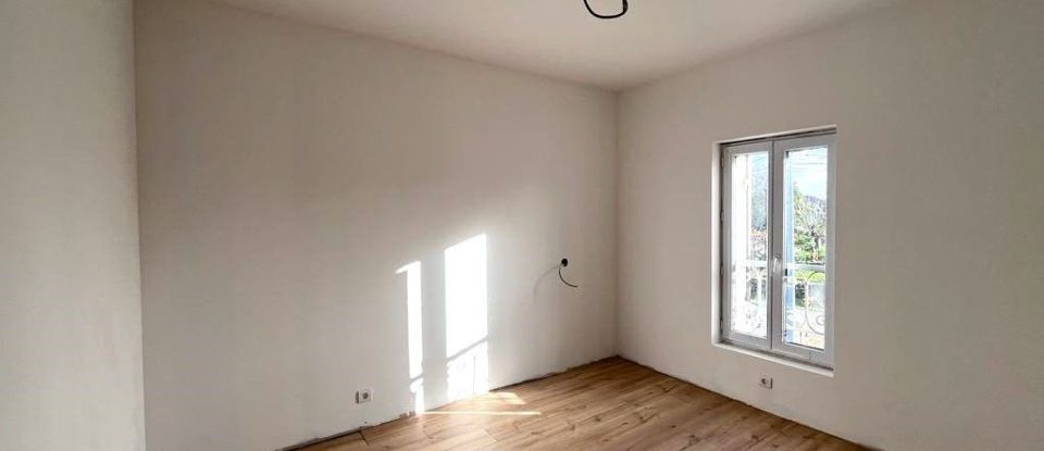 House 6 rooms of 162 m² in Cubzac-les-Ponts (33240)