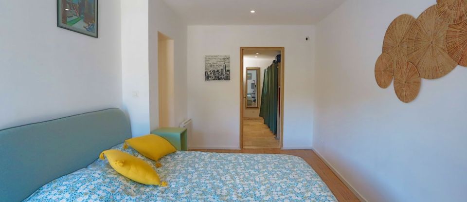 House 8 rooms of 216 m² in Rochefort-du-Gard (30650)