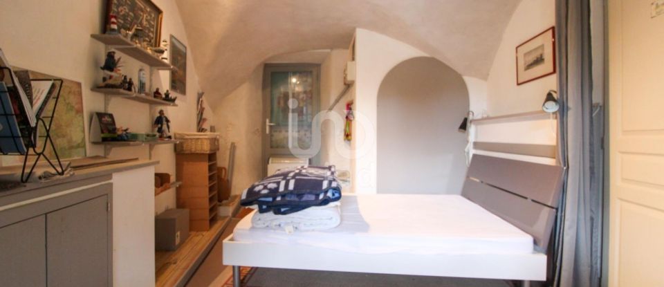 House 11 rooms of 210 m² in Saint-Georges-de-Luzençon (12100)