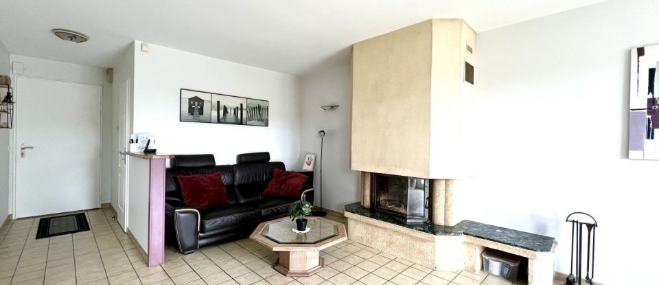 House 5 rooms of 106 m² in Élancourt (78990)