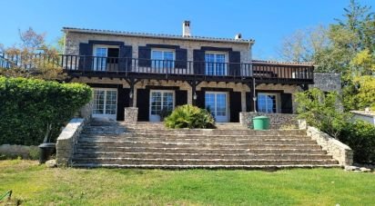 House 6 rooms of 222 m² in Flassans-sur-Issole (83340)