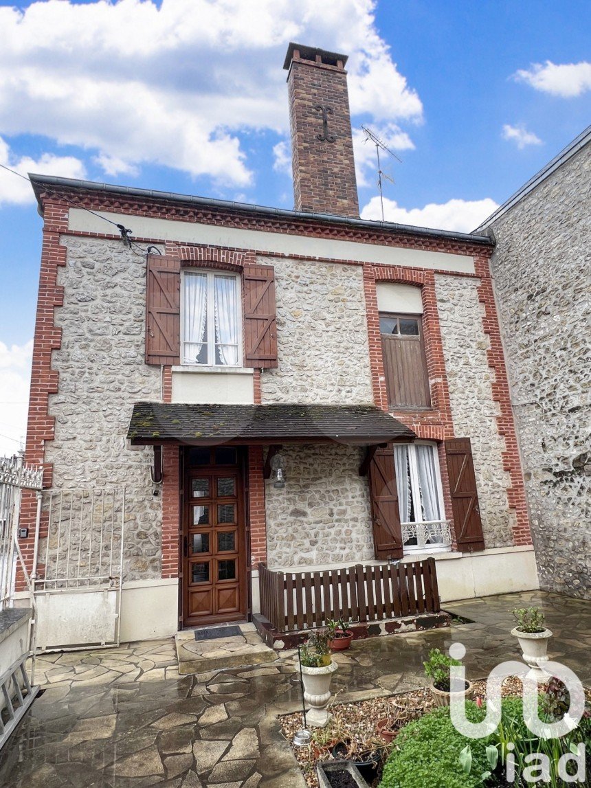 Maison traditionnelle 7 pièces de 110 m² à Beaumont-du-Gâtinais (77890)