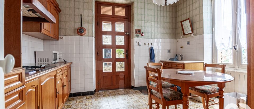 Traditional house 7 rooms of 110 m² in Beaumont-du-Gâtinais (77890)