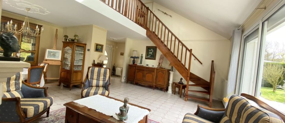 House 6 rooms of 146 m² in Boissise-le-Roi (77310)