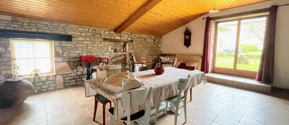 House 6 rooms of 74 m² in Clussais-la-Pommeraie (79190)