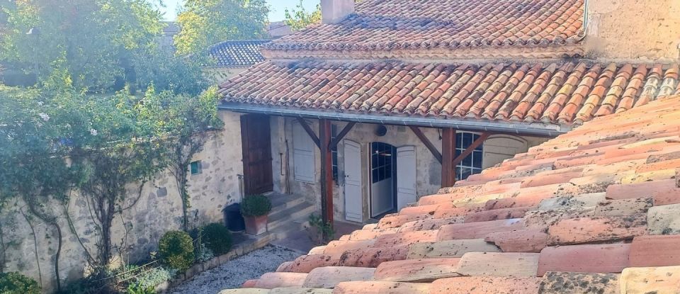 Village house 10 rooms of 297 m² in Moncrabeau (47600)