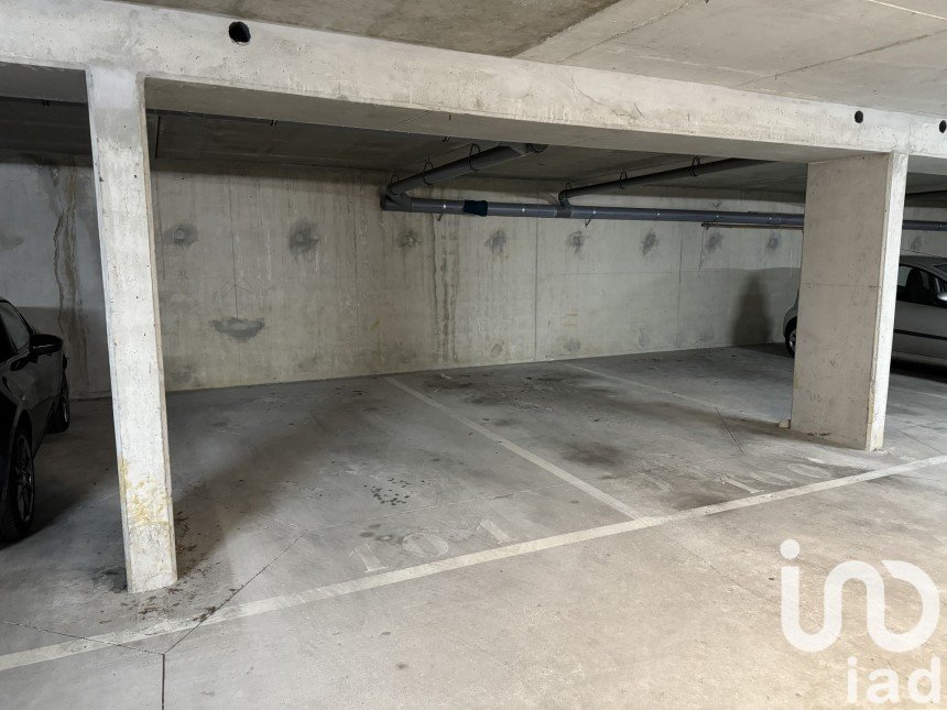 Parking of 10 m² in Fleury-Mérogis (91700)