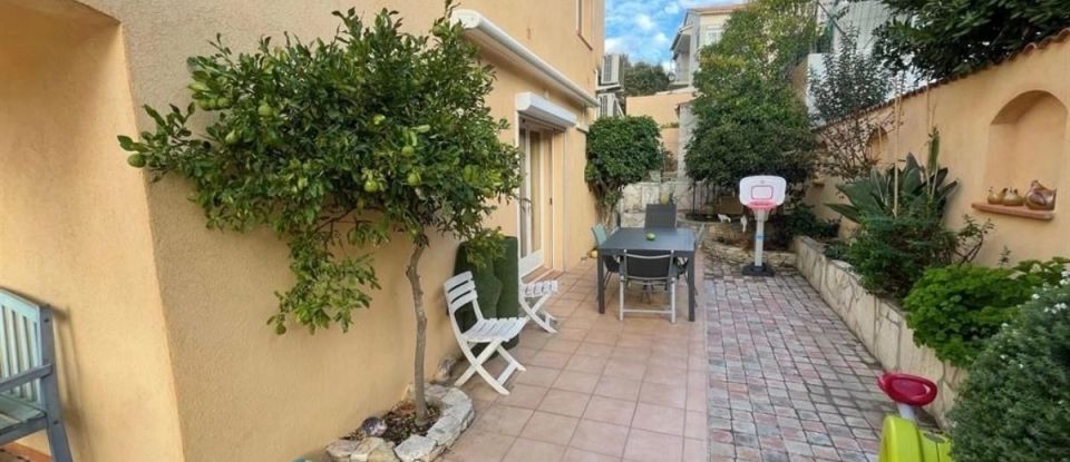 House 6 rooms of 110 m² in Six-Fours-les-Plages (83140)