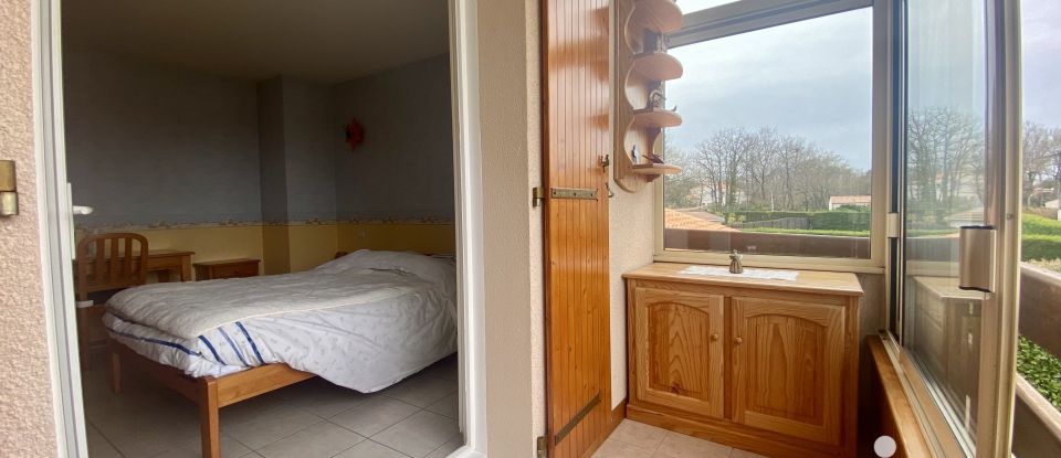 Traditional house 5 rooms of 140 m² in Breuillet (17920)
