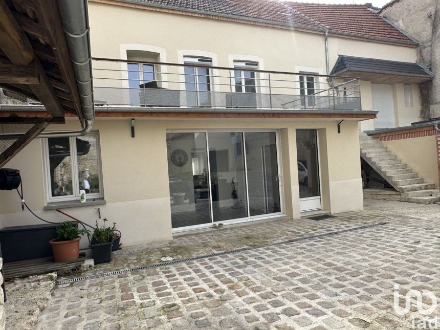 House 8 rooms of 224 m² in Ay-Champagne (51160)
