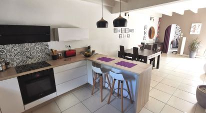 House 3 rooms of 117 m² in Saint-Xandre (17138)
