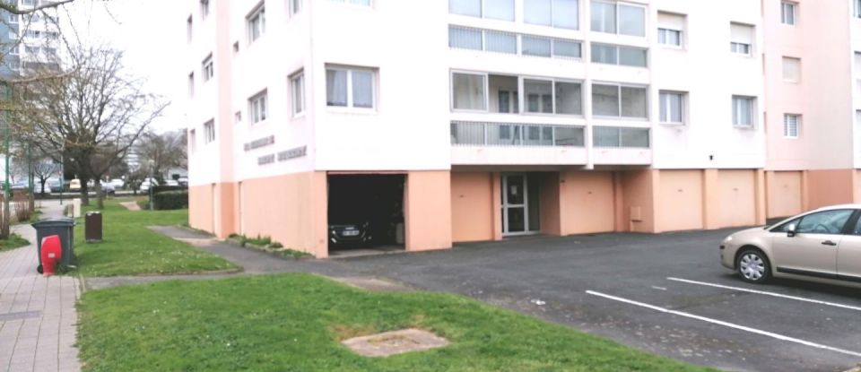 Apartment 5 rooms of 100 m² in La Roche-sur-Yon (85000)