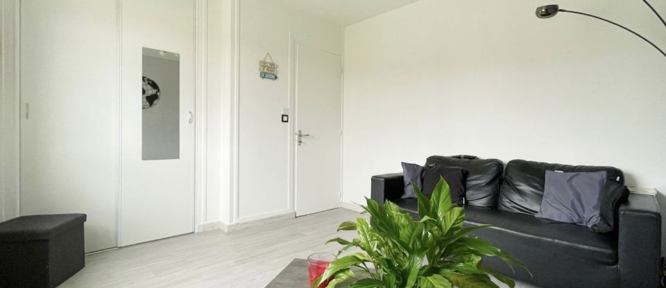 House 6 rooms of 115 m² in Marseille-en-Beauvaisis (60690)