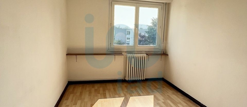 Apartment 4 rooms of 82 m² in Évry (91000)