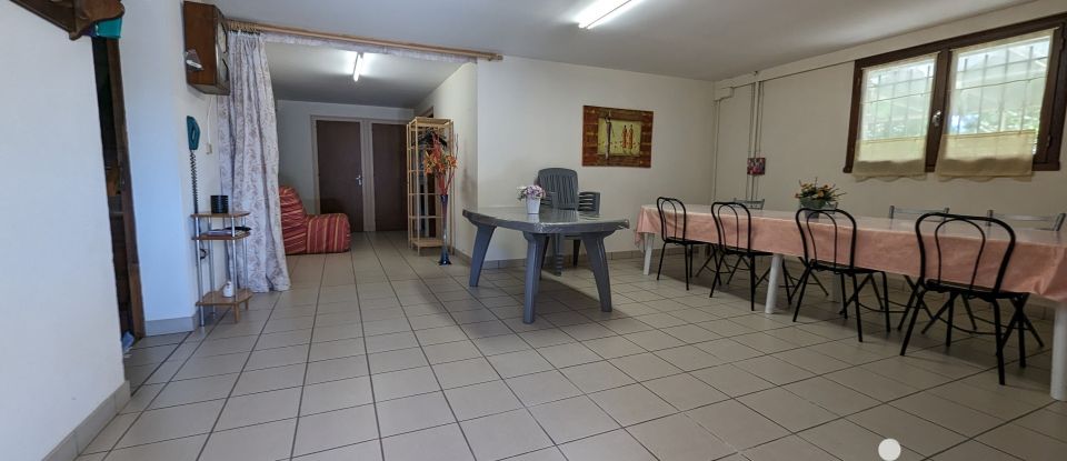 Maison traditionnelle 6 pièces de 184 m² à Charritte-de-Bas (64130)