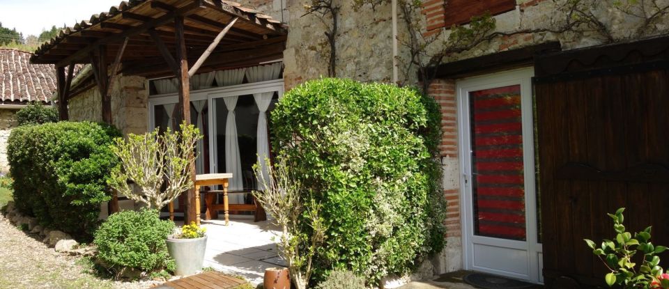Country house 4 rooms of 166 m² in Bon-Encontre (47240)