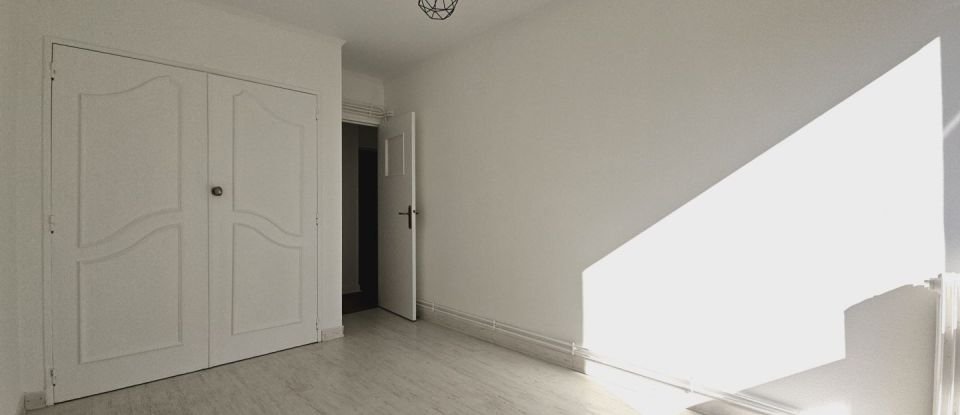 Apartment 4 rooms of 84 m² in Pau (64000)