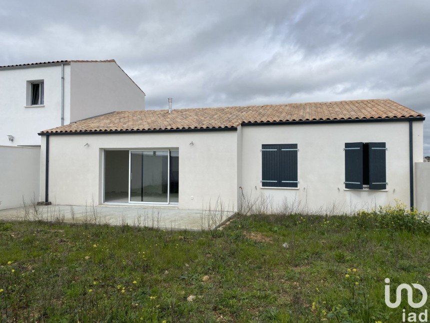 Maison traditionnelle 5 pièces de 98 m² à Dompierre-sur-Mer (17139)