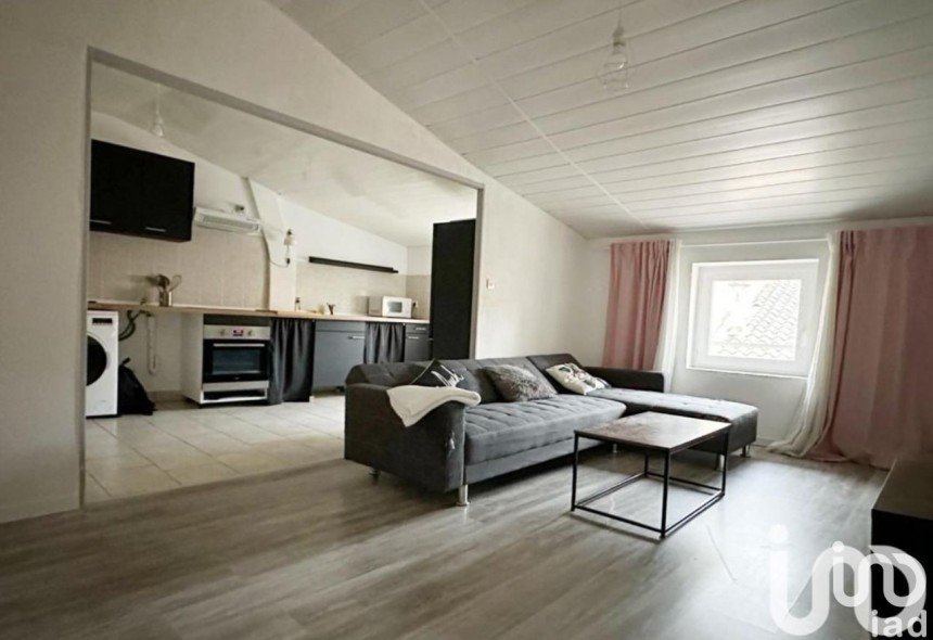Apartment 3 rooms of 68 m² in Cuers (83390)