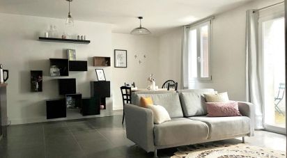 Apartment 3 rooms of 69 m² in Arveyres (33500)