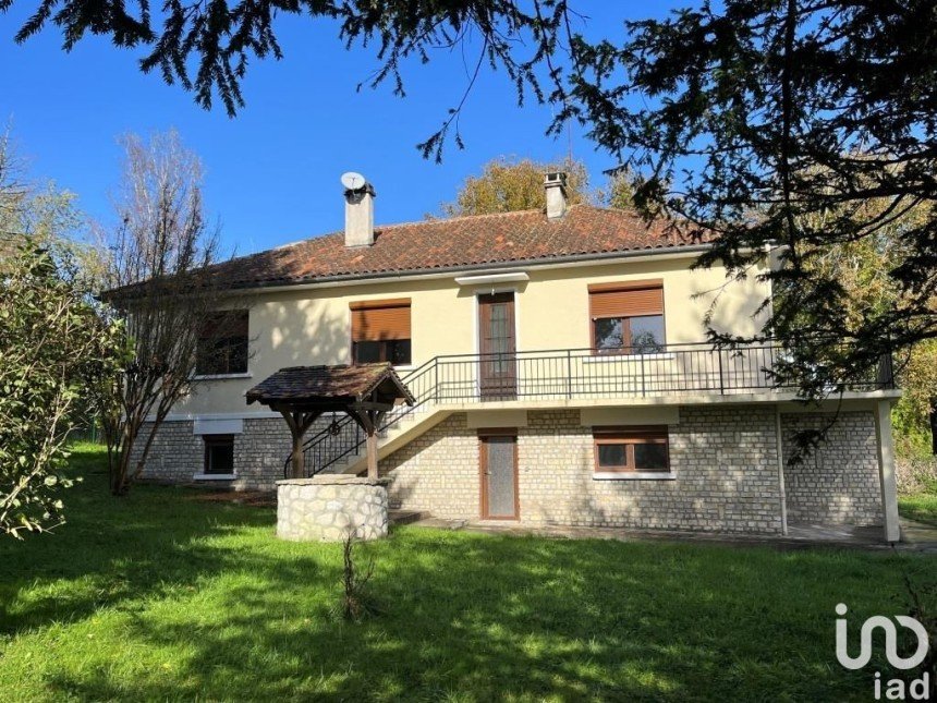 Maison 6 pièces de 160 m² à Ribérac (24600)