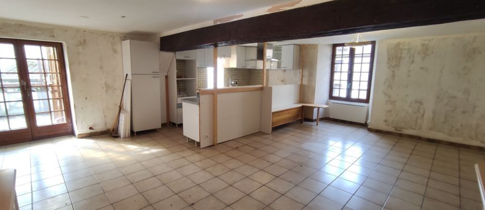 House 5 rooms of 89 m² in Lussac-les-Châteaux (86320)