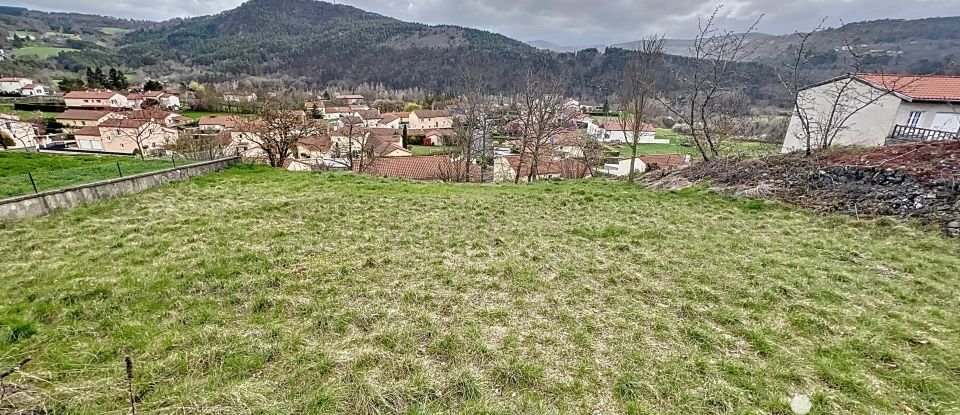 Land of 978 m² in Coubon (43700)
